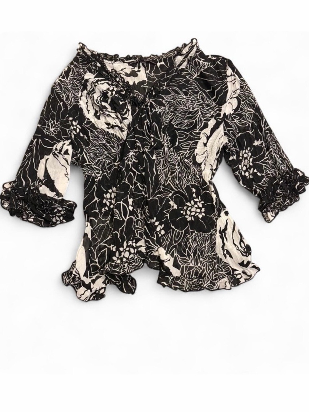 Violet & Claire Black and White Floral Blouse + FREE Squishy Cube